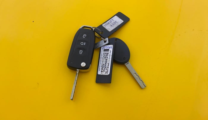 2020 Tata Tiago XZA PLUS PETROL, Petrol, Automatic, 60,051 km, Key Close Up