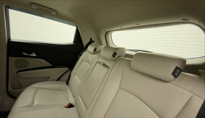 2021 Mahindra XUV300 W8 (O) 1.5 DIESEL, Diesel, Manual, 18,252 km, Right Side Rear Door Cabin