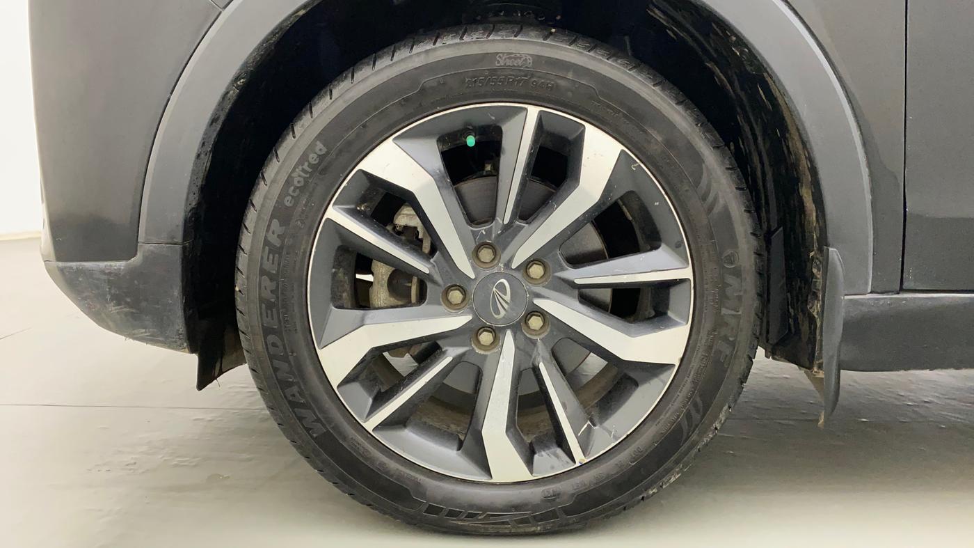 2021 Mahindra XUV300 W8 (O) 1.5 DIESEL, Diesel, Manual, 18,252 km, Left Front Wheel