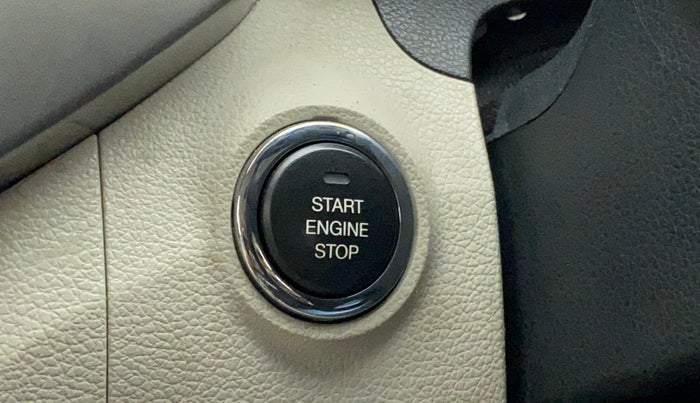 2021 Mahindra XUV300 W8 (O) 1.5 DIESEL, Diesel, Manual, 18,252 km, Keyless Start/ Stop Button