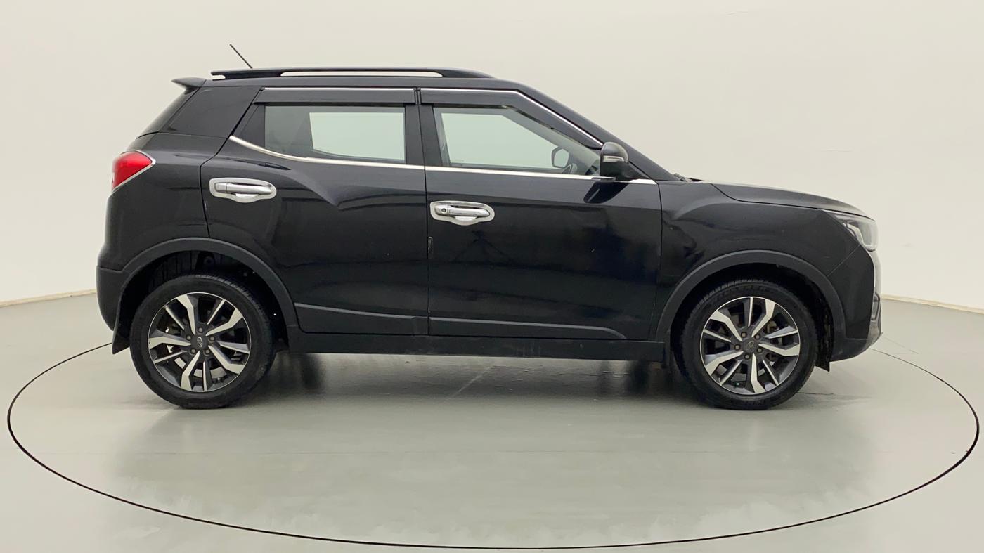 2021 Mahindra XUV300 W8 (O) 1.5 DIESEL, Diesel, Manual, 18,252 km, Right Side View