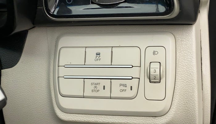 2021 Mahindra XUV300 W8 (O) 1.5 DIESEL, Diesel, Manual, 18,252 km, Dashboard - Headlight height adjustment not working