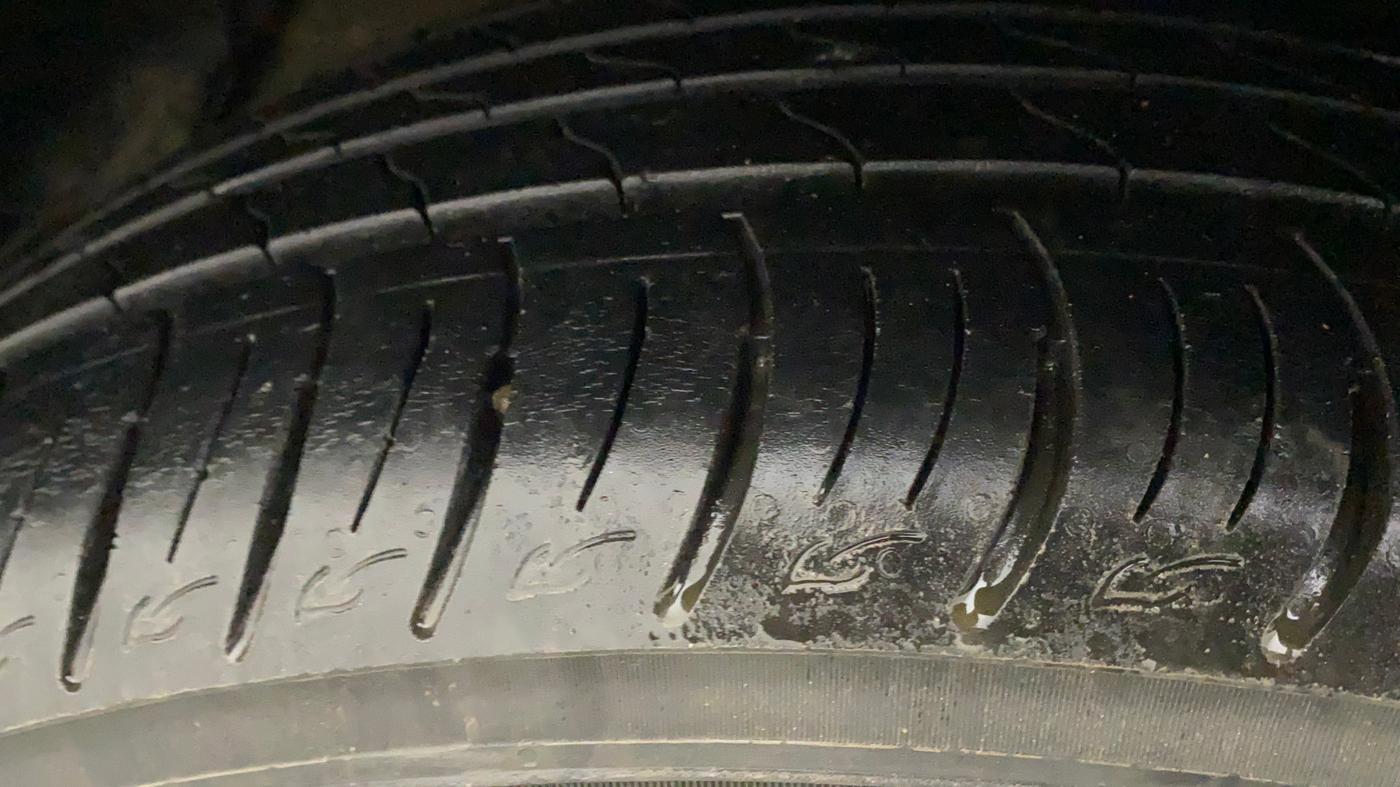 2021 Mahindra XUV300 W8 (O) 1.5 DIESEL, Diesel, Manual, 18,252 km, Left Front Tyre Tread