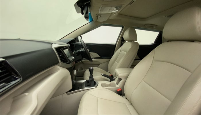 2021 Mahindra XUV300 W8 (O) 1.5 DIESEL, Diesel, Manual, 18,252 km, Right Side Front Door Cabin