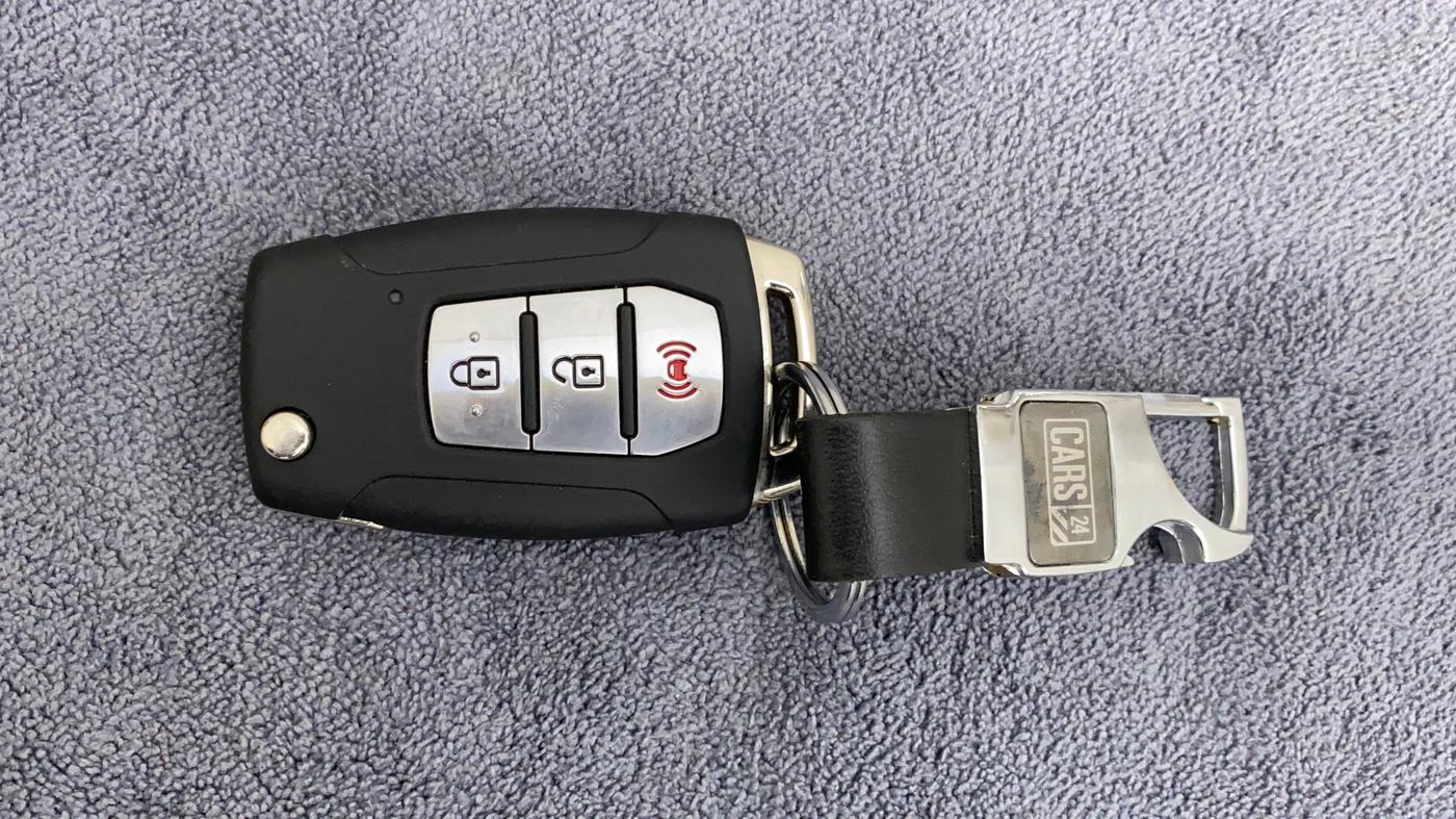 2021 Mahindra XUV300 W8 (O) 1.5 DIESEL, Diesel, Manual, 18,252 km, Key Close Up