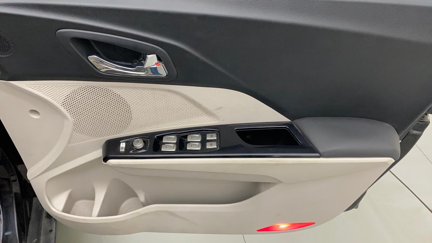 2021 Mahindra XUV300 W8 (O) 1.5 DIESEL, Diesel, Manual, 18,252 km, Driver Side Door Panels Control