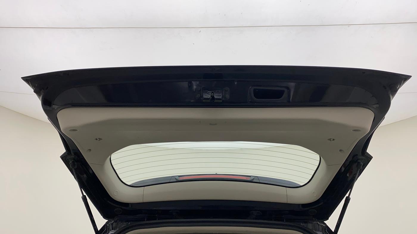 2021 Mahindra XUV300 W8 (O) 1.5 DIESEL, Diesel, Manual, 18,252 km, Boot Door Open