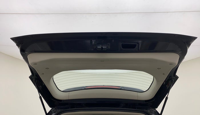 2021 Mahindra XUV300 W8 (O) 1.5 DIESEL, Diesel, Manual, 18,252 km, Boot Door Open