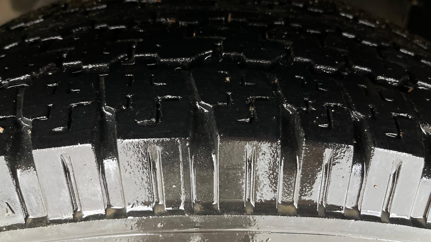 2018 Tata Hexa XM 4X2 7 STR, Diesel, Manual, 51,729 km, Left Front Tyre Tread