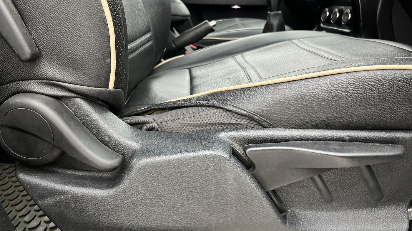 2018 Tata Hexa XM 4X2 7 STR, Diesel, Manual, 51,729 km, Driver Side Adjustment Panel