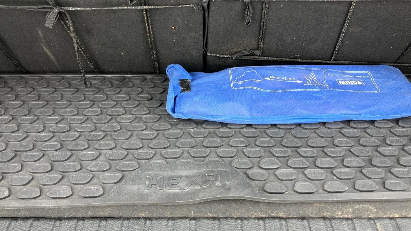 2018 Tata Hexa XM 4X2 7 STR, Diesel, Manual, 51,729 km, Boot Inside