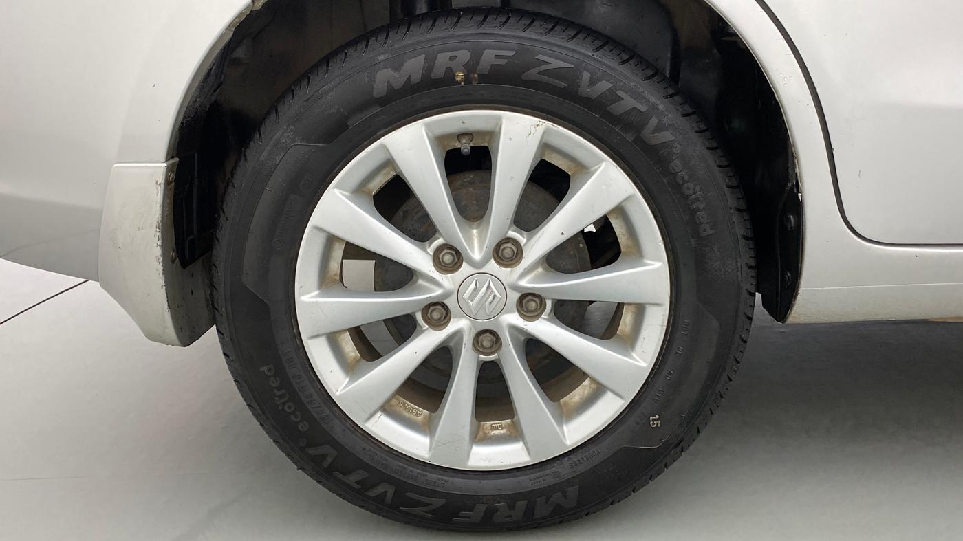 2012 Maruti Ertiga ZXI, Petrol, Manual, 71,736 km, Right Rear Wheel
