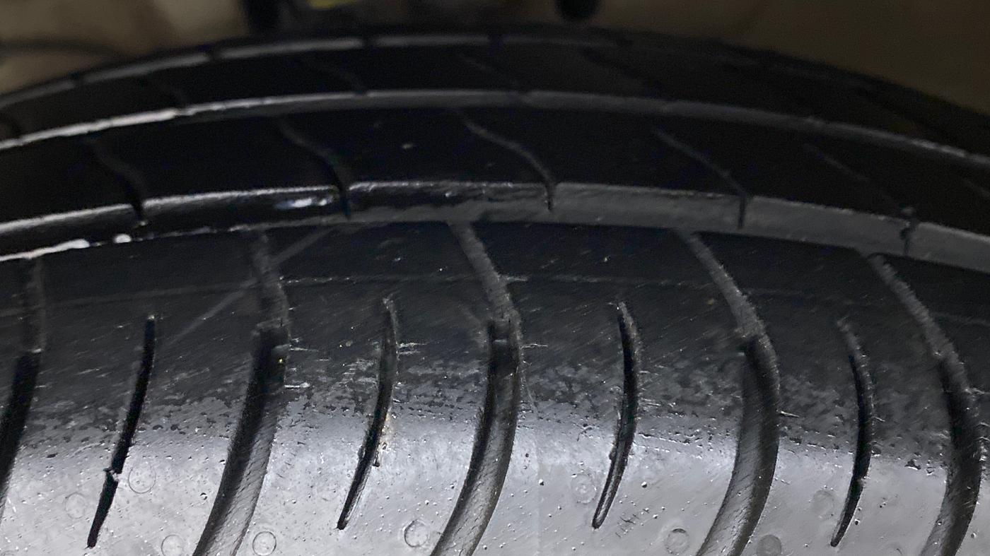 2012 Maruti Ertiga ZXI, Petrol, Manual, 71,736 km, Left Front Tyre Tread
