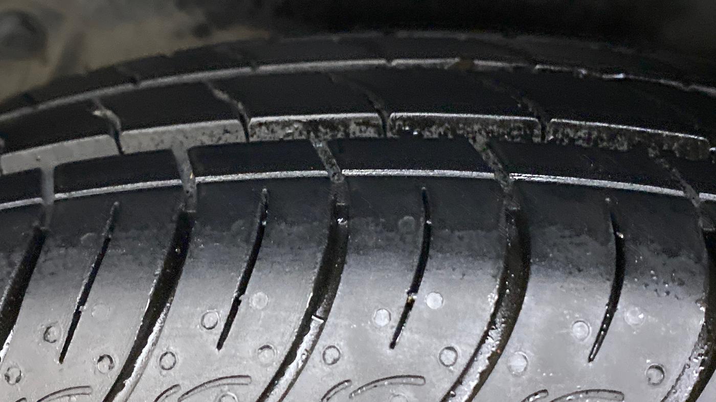 2012 Maruti Ertiga ZXI, Petrol, Manual, 71,736 km, Left Rear Tyre Tread
