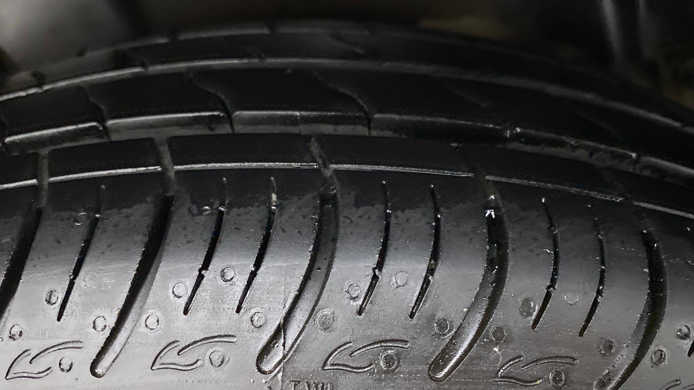 2012 Maruti Ertiga ZXI, Petrol, Manual, 71,736 km, Right Rear Tyre Tread