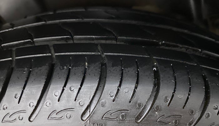 2012 Maruti Ertiga ZXI, Petrol, Manual, 71,736 km, Right Rear Tyre Tread