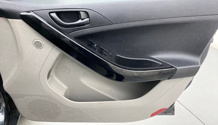 2018 Tata NEXON XMA 1.2, Petrol, Automatic, 46,603 km, Driver Side Door Panels Control