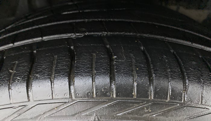 2018 Tata NEXON XMA 1.2, Petrol, Automatic, 46,603 km, Right Front Tyre Tread