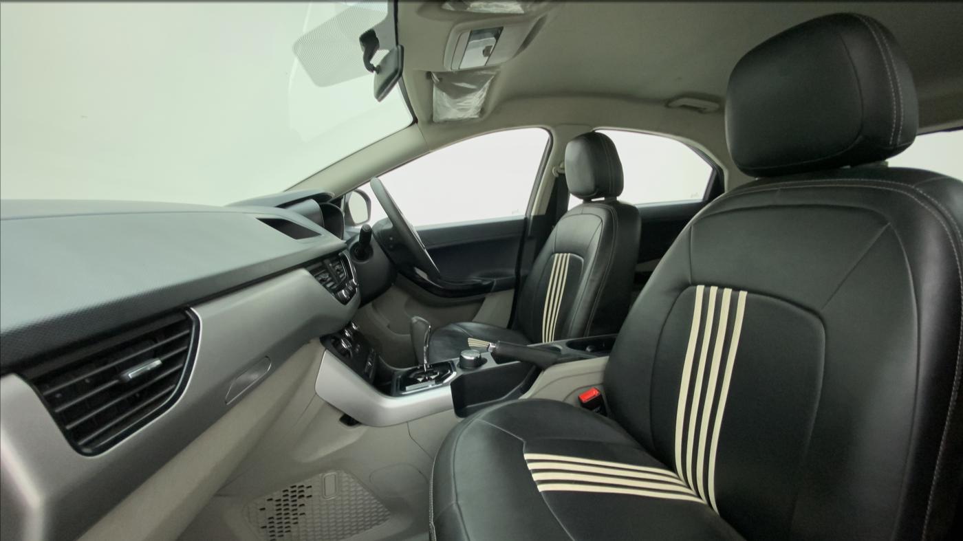 2018 Tata NEXON XMA 1.2, Petrol, Automatic, 46,603 km, Right Side Front Door Cabin