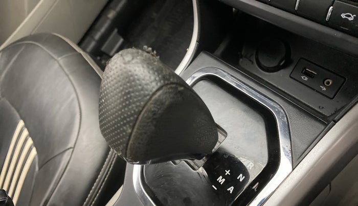 2018 Tata NEXON XMA 1.2, Petrol, Automatic, 46,603 km, Gear lever - Knob cover torn