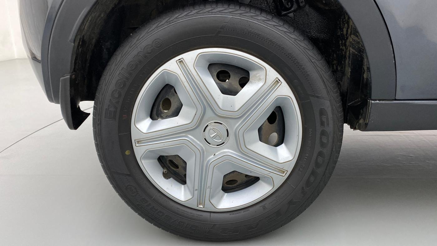 2018 Tata NEXON XMA 1.2, Petrol, Automatic, 46,603 km, Right Rear Wheel