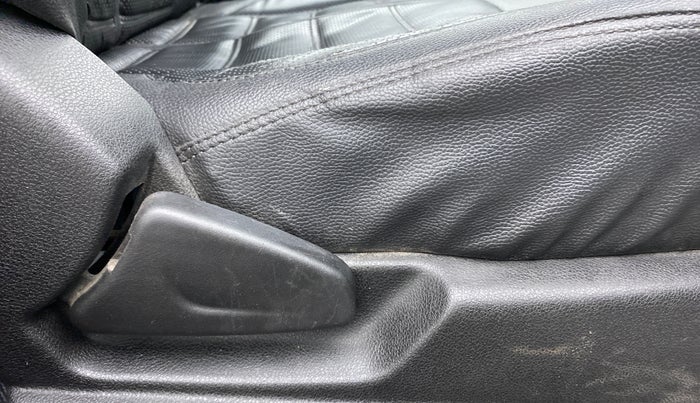 2021 Renault Kwid RXL 1.0, Petrol, Manual, 29,828 km, Driver Side Adjustment Panel