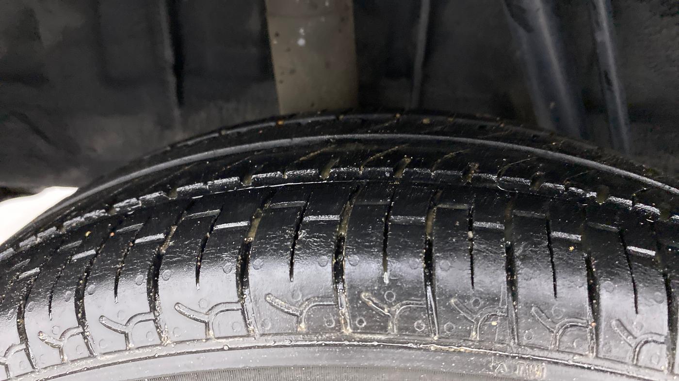2021 Renault Kwid RXL 1.0, Petrol, Manual, 29,828 km, Right Rear Tyre Tread