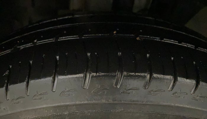 2020 Renault TRIBER RXT, Petrol, Manual, 35,277 km, Left Front Tyre Tread