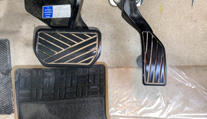 2022 Maruti Ciaz ZETA AT 1.5  SHVS PETROL, Petrol, Automatic, 19,893 km, Pedals