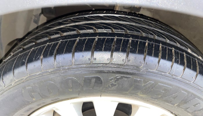 2022 Maruti Ciaz ZETA AT 1.5  SHVS PETROL, Petrol, Automatic, 19,893 km, Left Front Tyre Tread