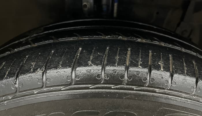 2014 Maruti Ertiga VXI, Petrol, Manual, 79,948 km, Right Front Tyre Tread