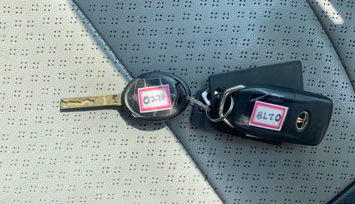 2020 Tata Tiago XZA PLUS PETROL, Petrol, Automatic, 70,522 km, Key Close Up