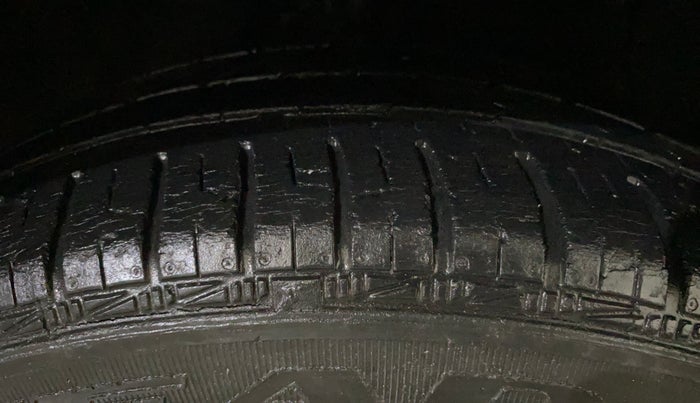 2016 Hyundai Grand i10 MAGNA AT 1.2 KAPPA VTVT, Petrol, Automatic, 27,926 km, Right Front Tyre Tread