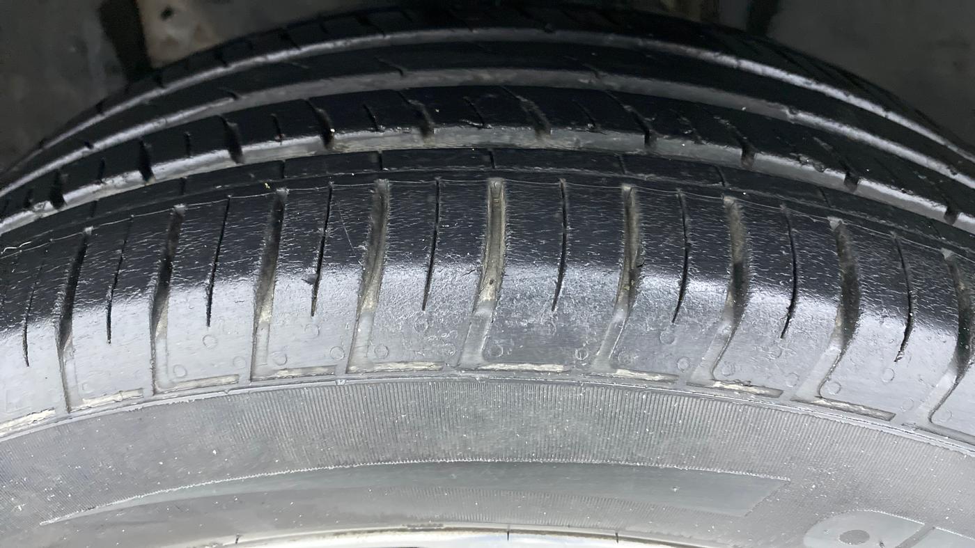 2019 Nissan Kicks XV PETROL, Petrol, Manual, 39,567 km, Left Front Tyre Tread