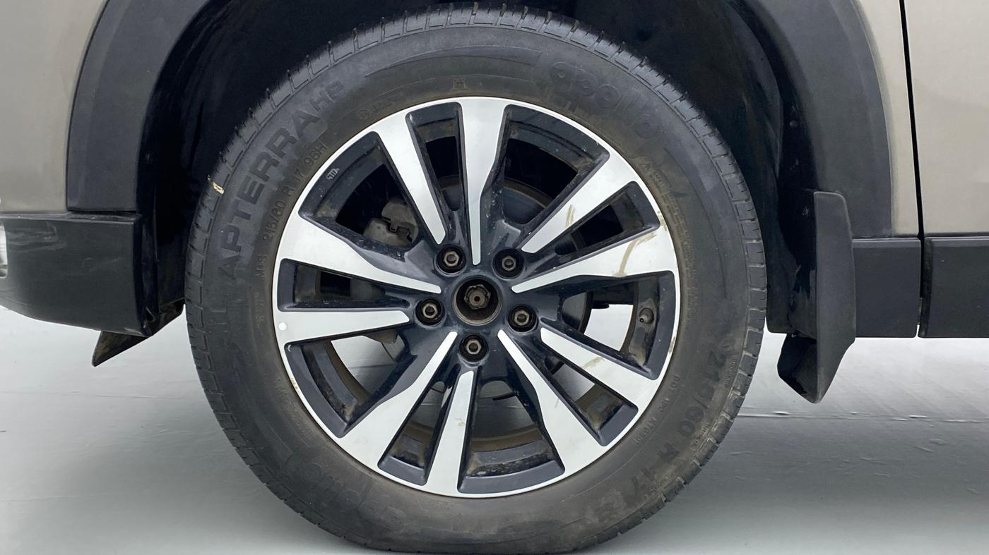 2019 Nissan Kicks XV PETROL, Petrol, Manual, 39,567 km, Left Front Wheel