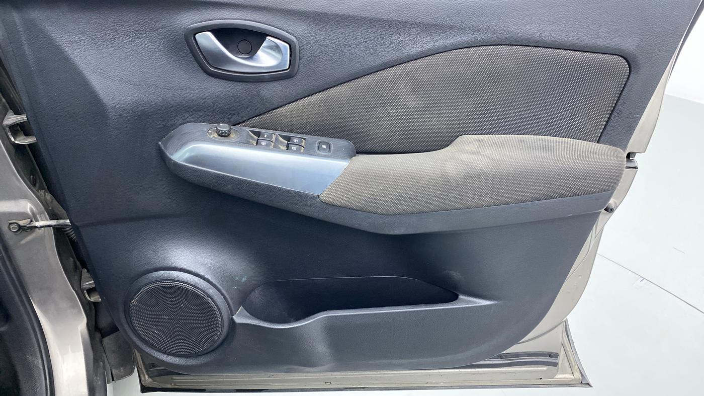 2019 Nissan Kicks XV PETROL, Petrol, Manual, 39,567 km, Driver Side Door Panels Control