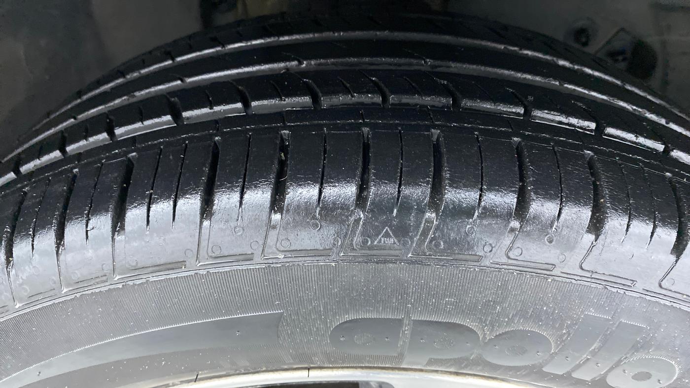 2019 Nissan Kicks XV PETROL, Petrol, Manual, 39,567 km, Right Front Tyre Tread
