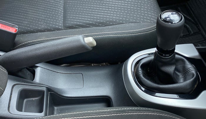 2017 Honda WR-V 1.2 i-VTEC VX MT, Petrol, Manual, 31,789 km, Gear Lever