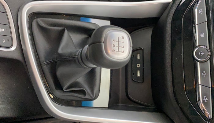 2022 MG HECTOR PLUS SUPER 1.5 PETROL TURBO HYBRID MT 7-STR, Petrol, Manual, 22,736 km, Gear Lever