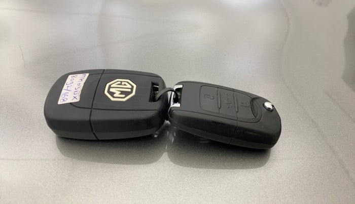 2022 MG HECTOR PLUS SUPER 1.5 PETROL TURBO HYBRID MT 7-STR, Petrol, Manual, 22,736 km, Key Close Up