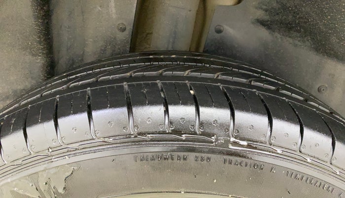 2022 MG HECTOR PLUS SUPER 1.5 PETROL TURBO HYBRID MT 7-STR, Petrol, Manual, 22,736 km, Right Rear Tyre Tread