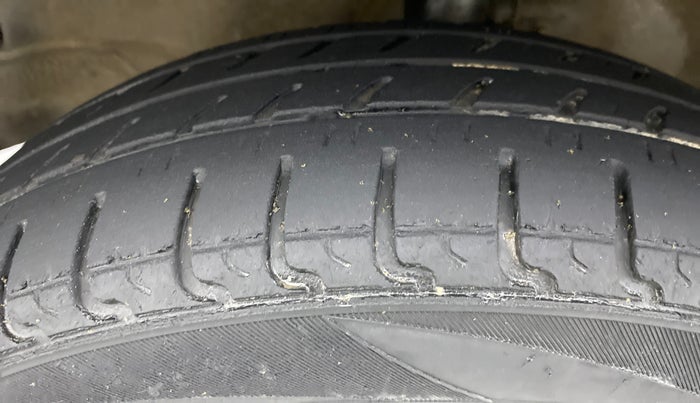 2018 Maruti Wagon R 1.0 VXI, Petrol, Manual, Left Front Tyre Tread