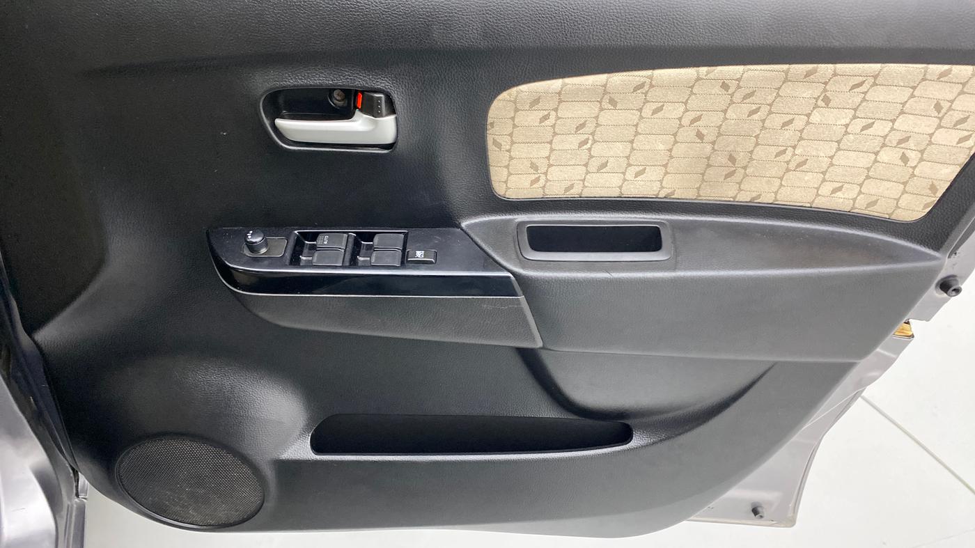 2018 Maruti Wagon R 1.0 VXI, Petrol, Manual, Driver Side Door Panels Control