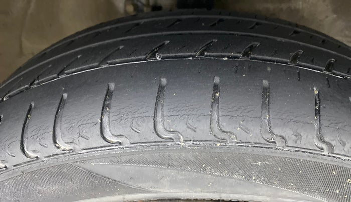 2018 Maruti Wagon R 1.0 VXI, Petrol, Manual, Right Front Tyre Tread