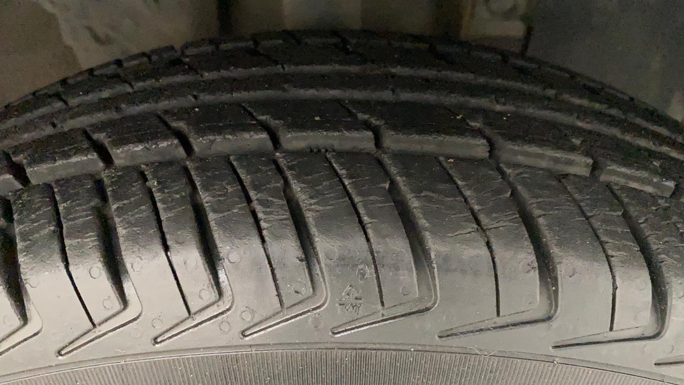 2017 Renault Kwid RXT 1.0, Petrol, Manual, 21,138 km, Right Front Tyre Tread