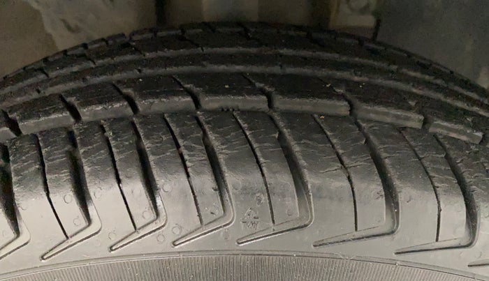 2017 Renault Kwid RXT 1.0, Petrol, Manual, 21,138 km, Right Front Tyre Tread