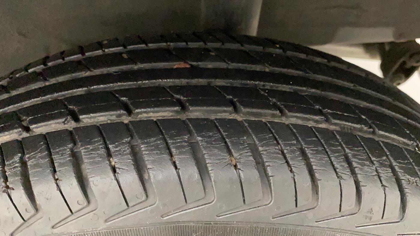 2017 Renault Kwid RXT 1.0, Petrol, Manual, 21,138 km, Left Rear Tyre Tread