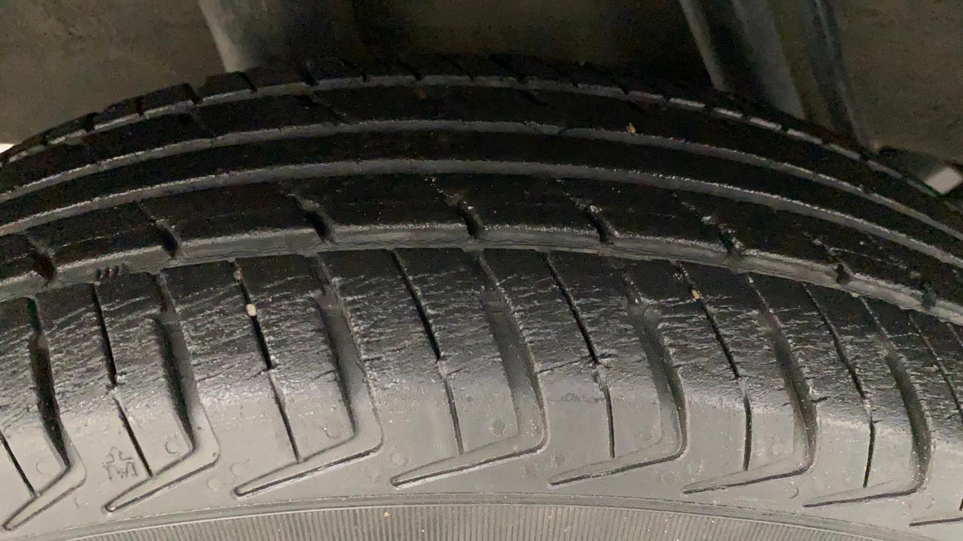 2017 Renault Kwid RXT 1.0, Petrol, Manual, 21,138 km, Right Rear Tyre Tread