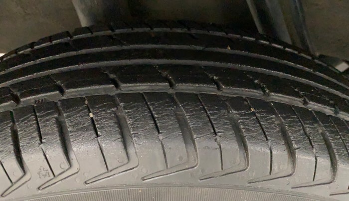 2017 Renault Kwid RXT 1.0, Petrol, Manual, 21,138 km, Right Rear Tyre Tread