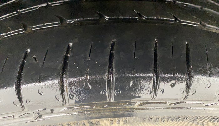 2021 Volkswagen Polo HIGHLINE PLUS 1.0, Petrol, Manual, 38,721 km, Right Rear Tyre Tread